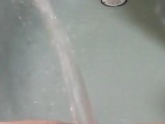Another UK chav slut pissing