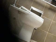 Gorgeous Asian teen pissing