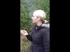 Bungler outdoor smoke and piss.mp4